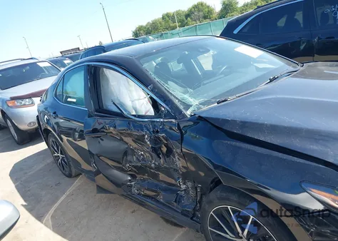 2023 Toyota Camry Se z USA, uszkodzony, nr VIN 4T1G11AKXPU801311